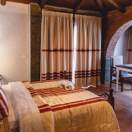 Hotel Restaurant Emblema Petrele Экстерьер фото