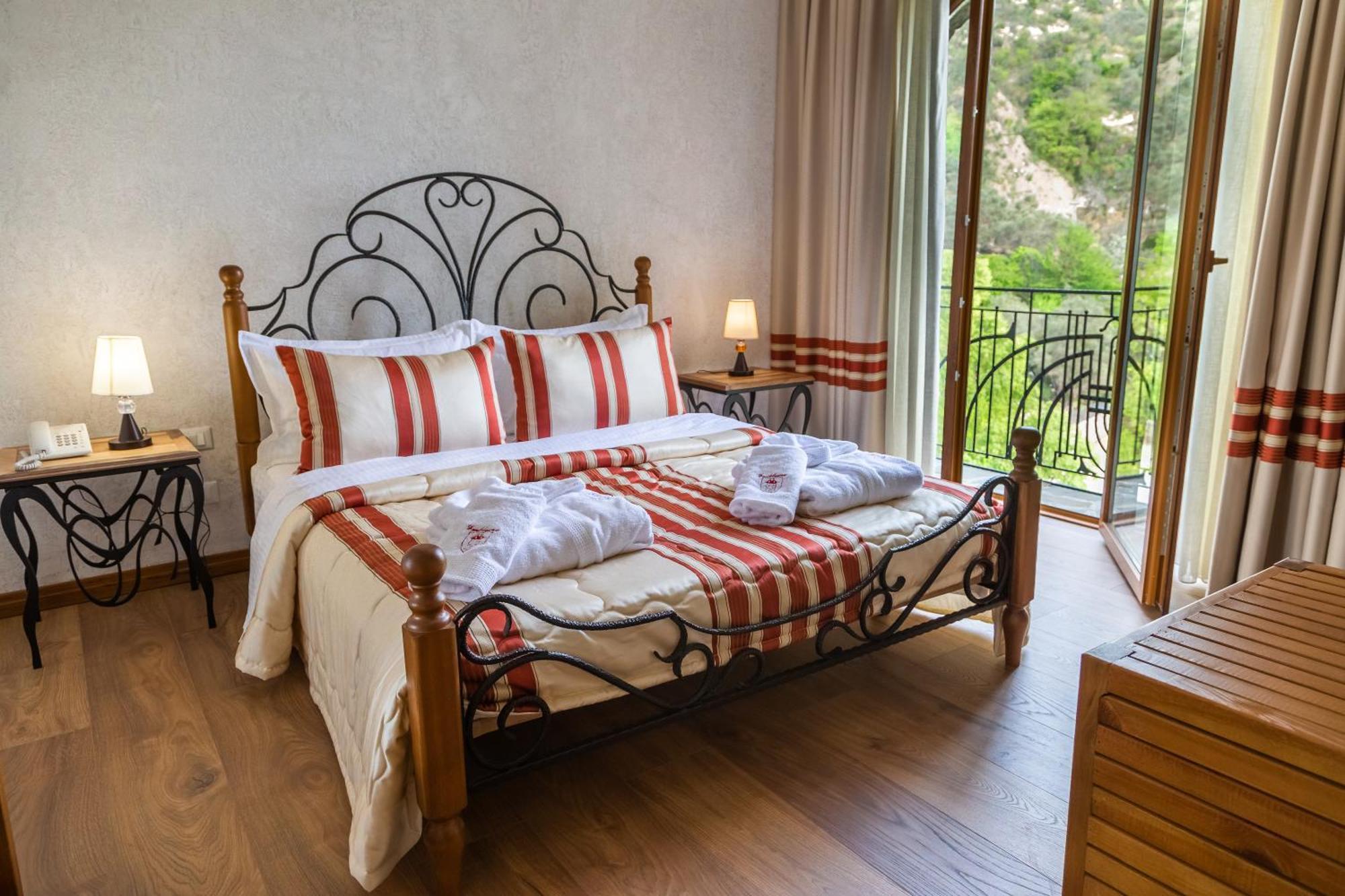 Hotel Restaurant Emblema Petrele Экстерьер фото