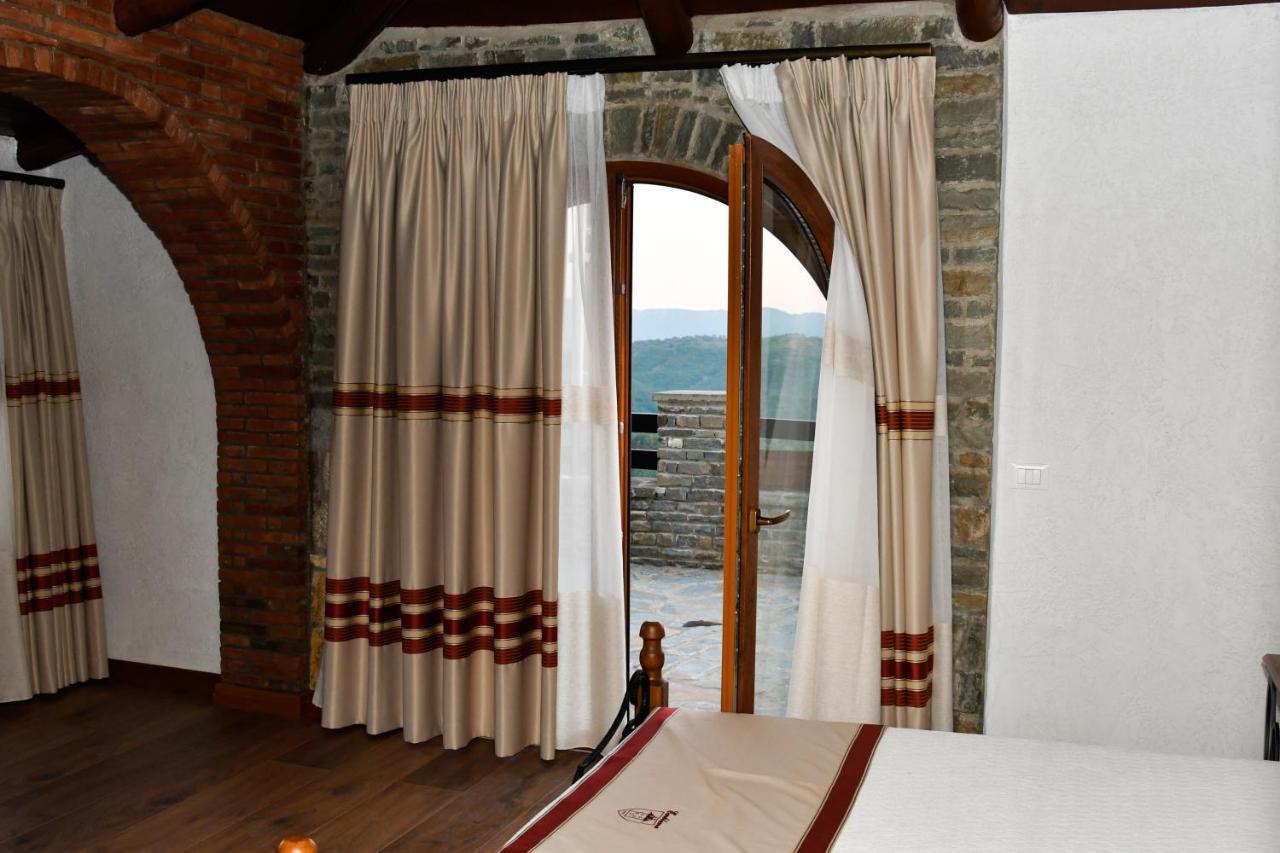 Hotel Restaurant Emblema Petrele Экстерьер фото