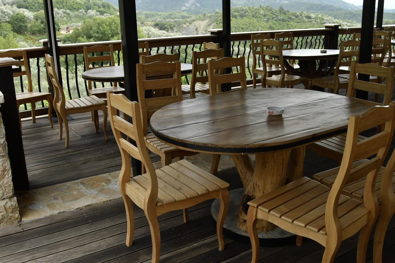 Hotel Restaurant Emblema Petrele Экстерьер фото