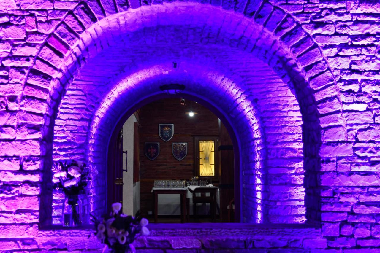 Hotel Restaurant Emblema Petrele Экстерьер фото