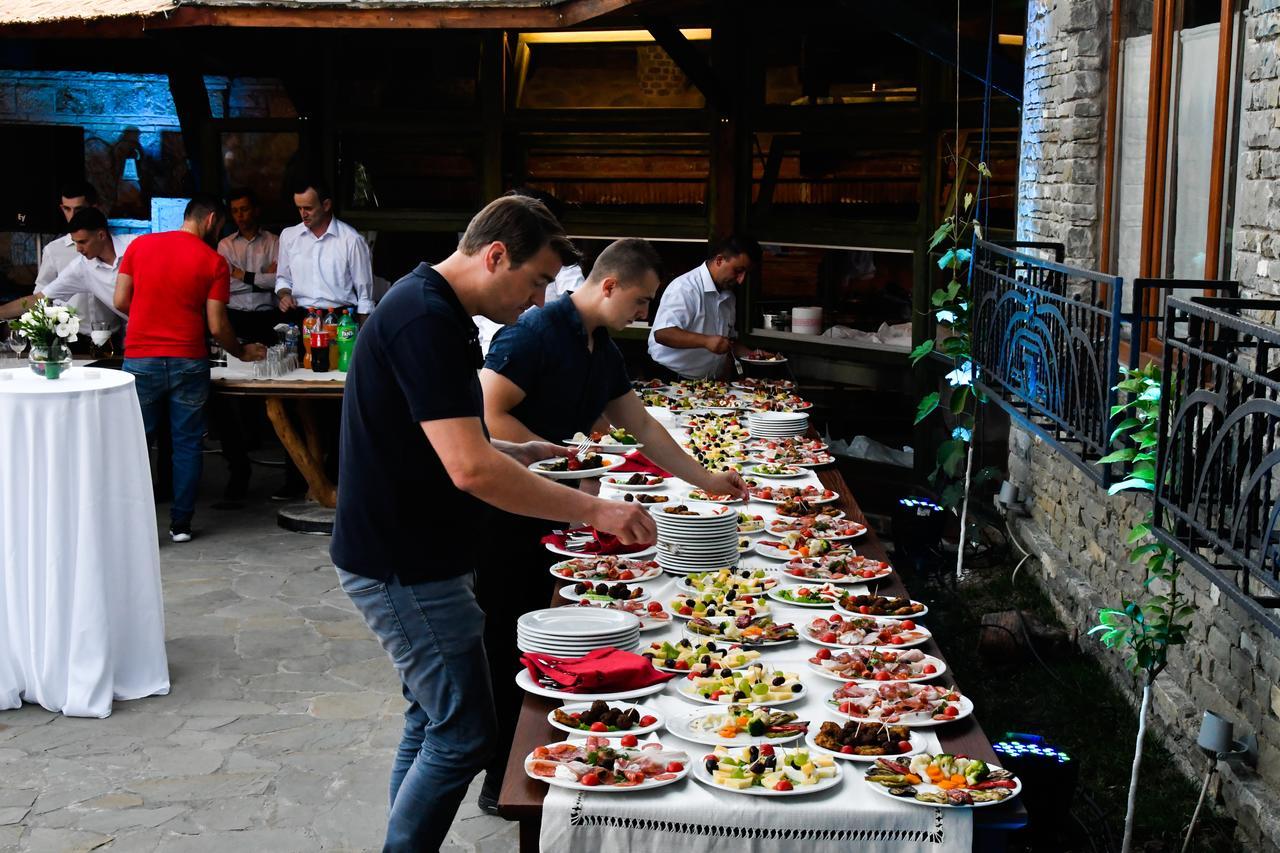 Hotel Restaurant Emblema Petrele Экстерьер фото