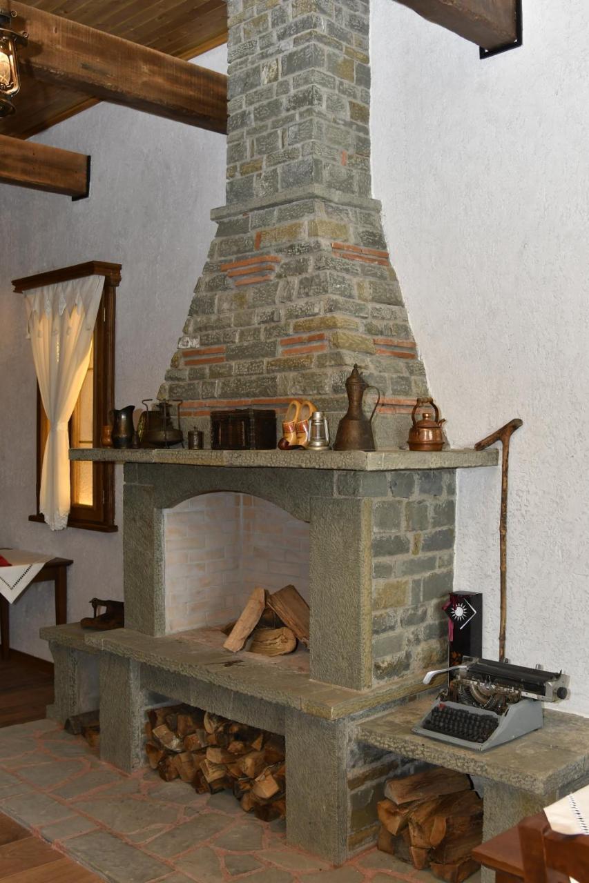 Hotel Restaurant Emblema Petrele Экстерьер фото