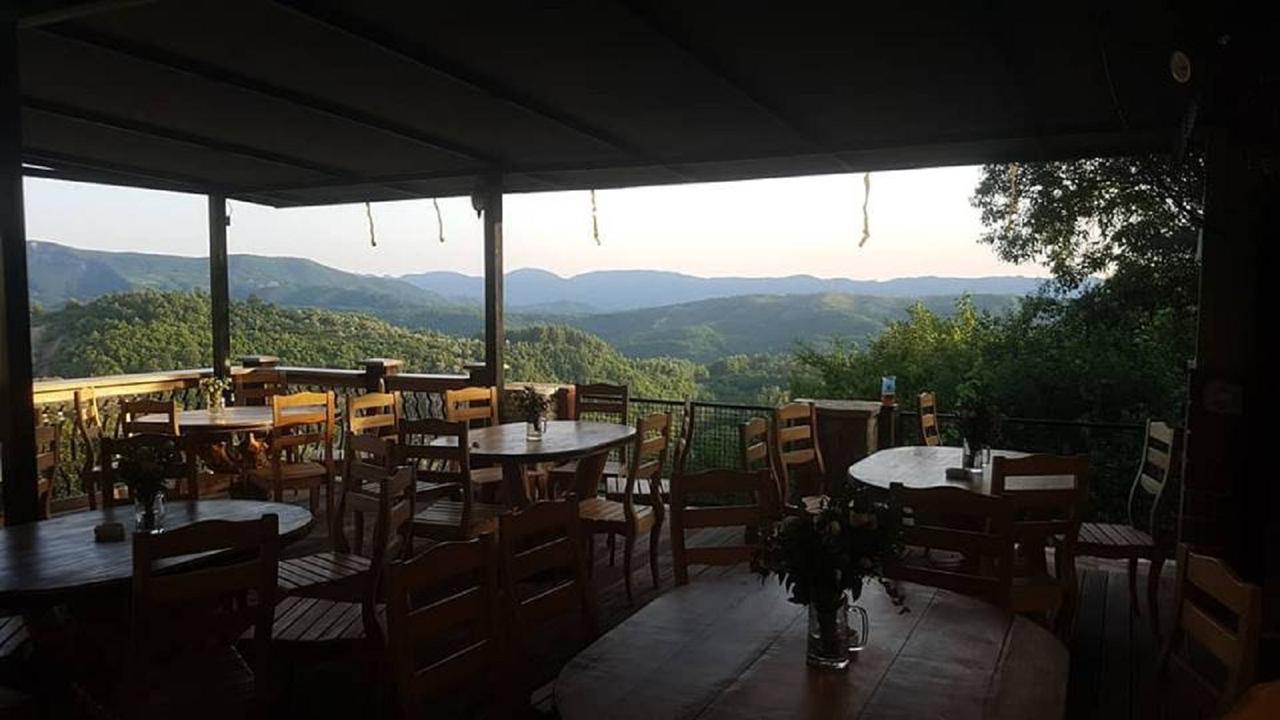 Hotel Restaurant Emblema Petrele Экстерьер фото