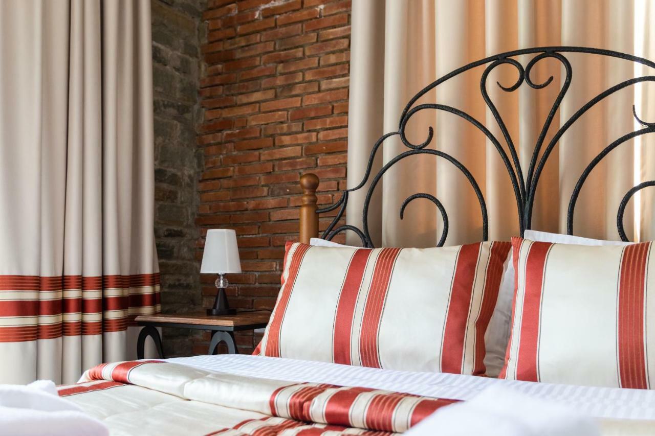 Hotel Restaurant Emblema Petrele Экстерьер фото